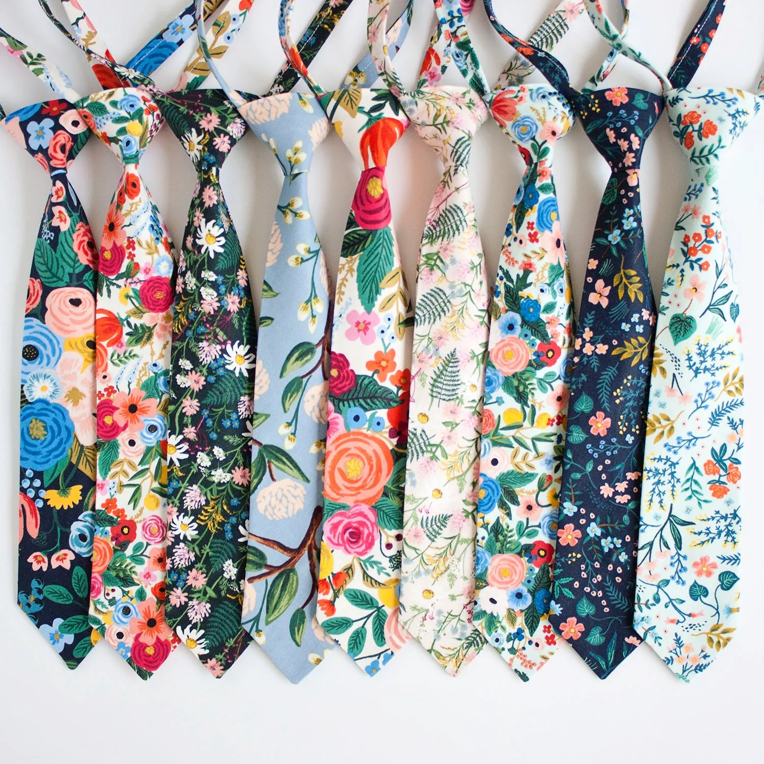 Boy's Necktie / Petite Garden Party In Blue