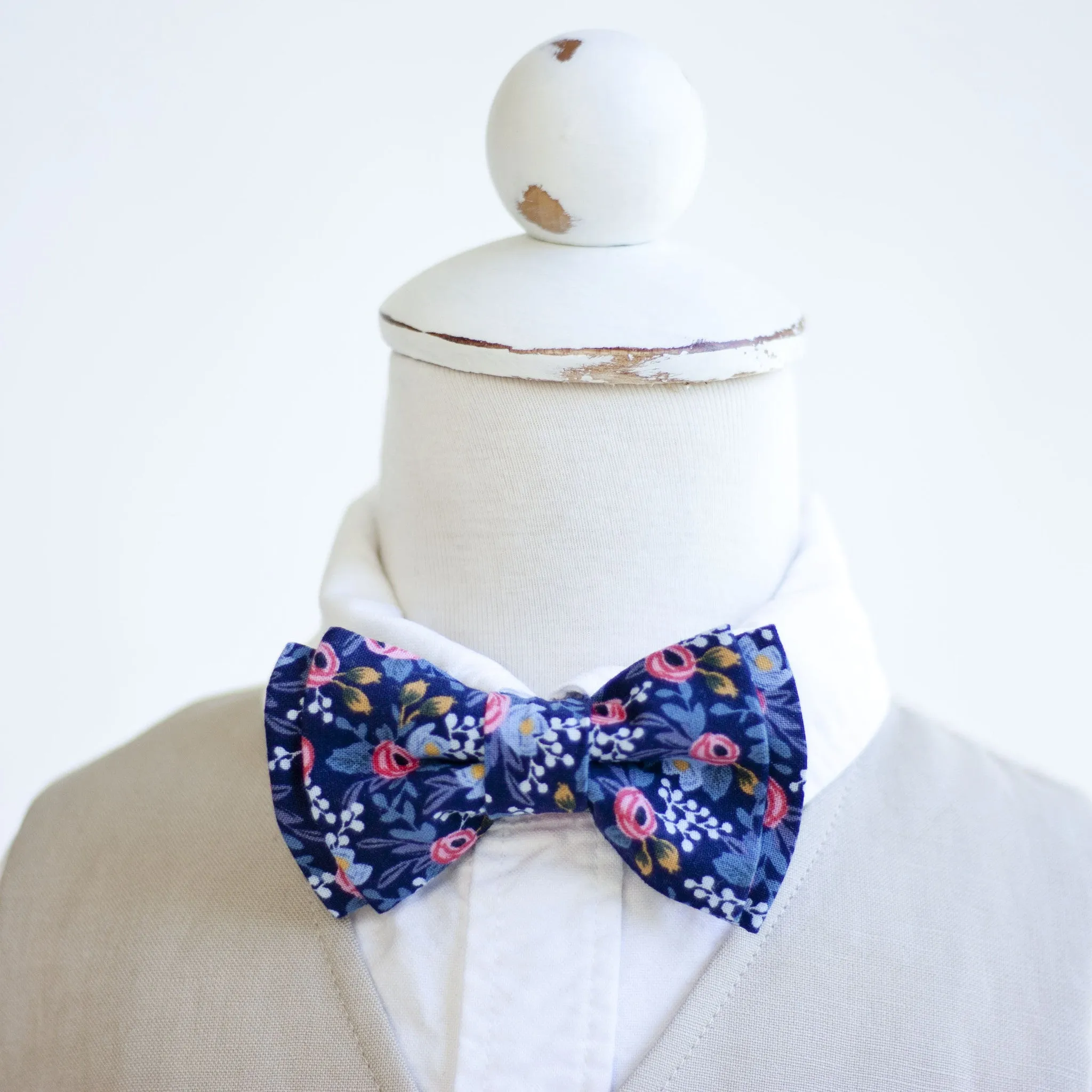 Boy's Pocket Square / Rosa In Navy