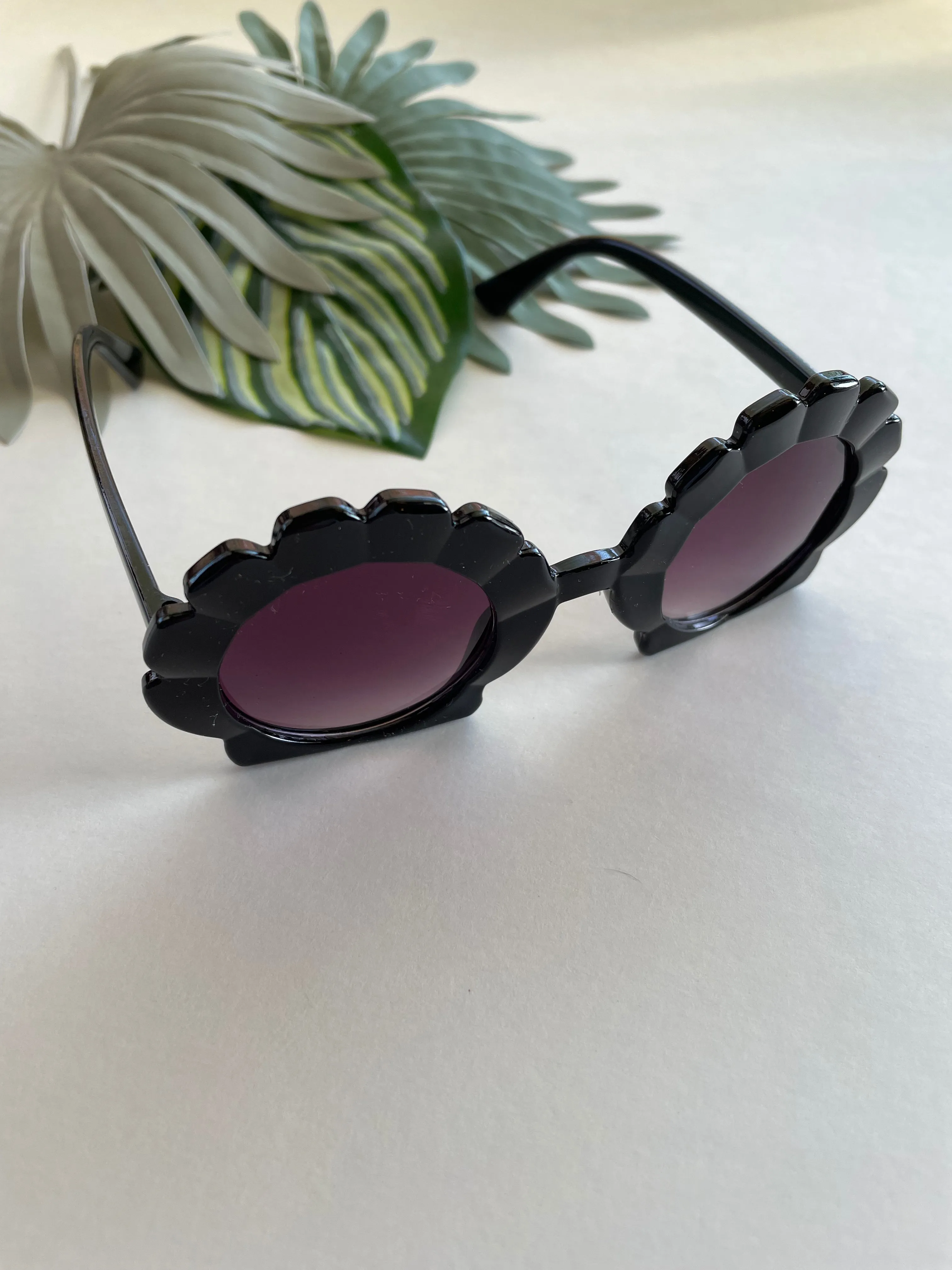 Round Seashell Sunglasses - Black