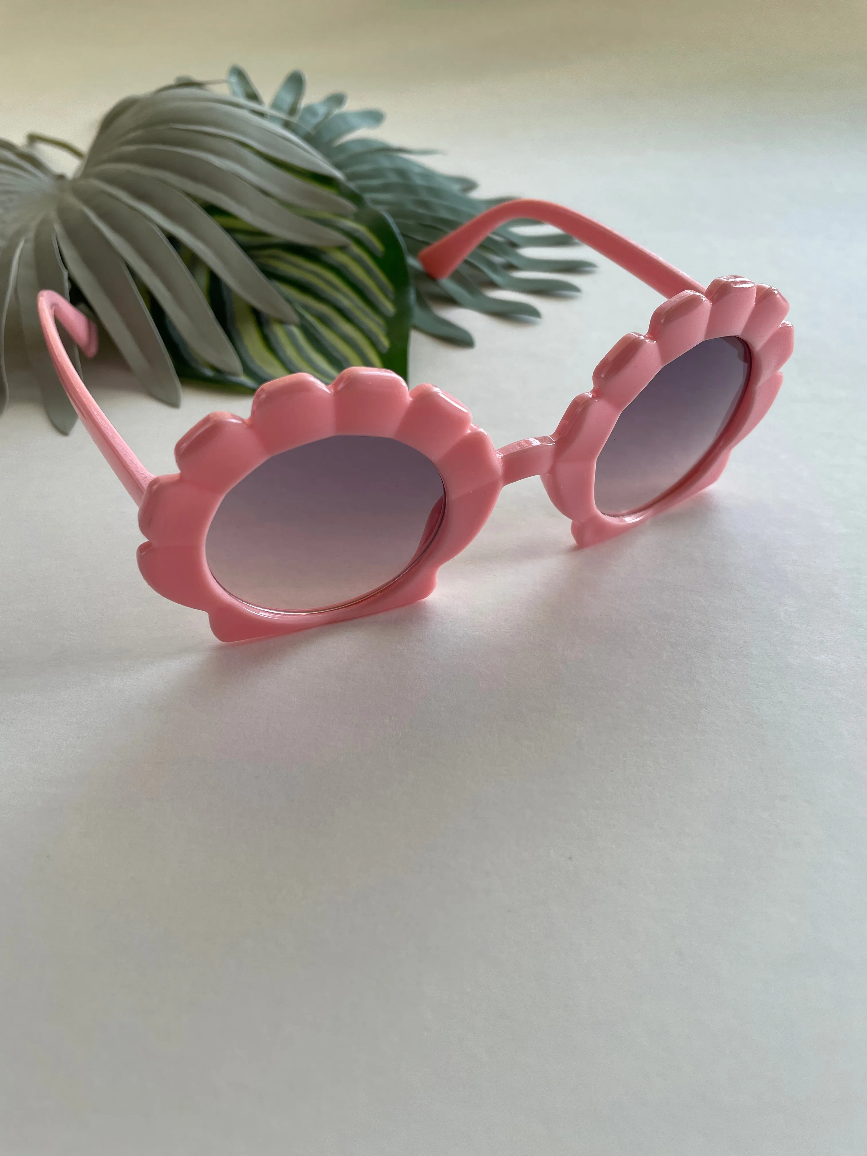 Round Seashell Sunglasses - Pink Lotus